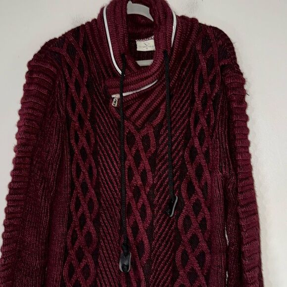Elegant Burgundy Turtleneck Sweater with Cable Knit Design - Picture 4 of 14